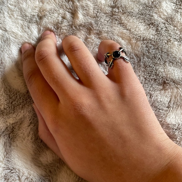 Crossed Arrows Ring ↗️↖️ - Picture 2 of 3